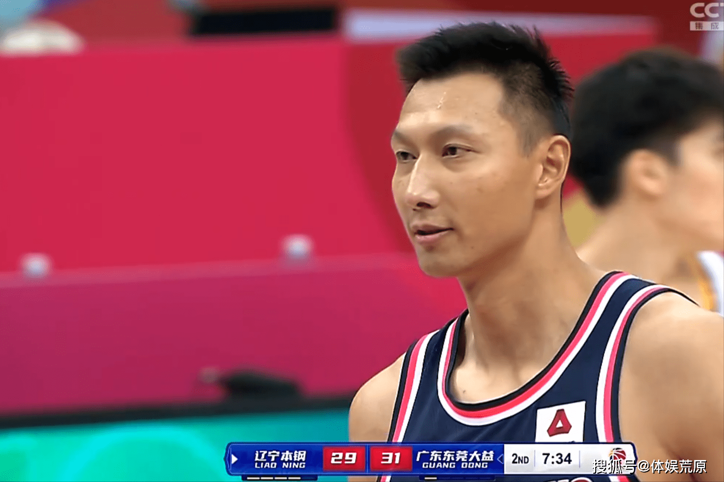 包含UFC赛场再起风云：东城青龙队爆冷滇池火狐队，新援首秀制胜更衣室氛围正向的词条