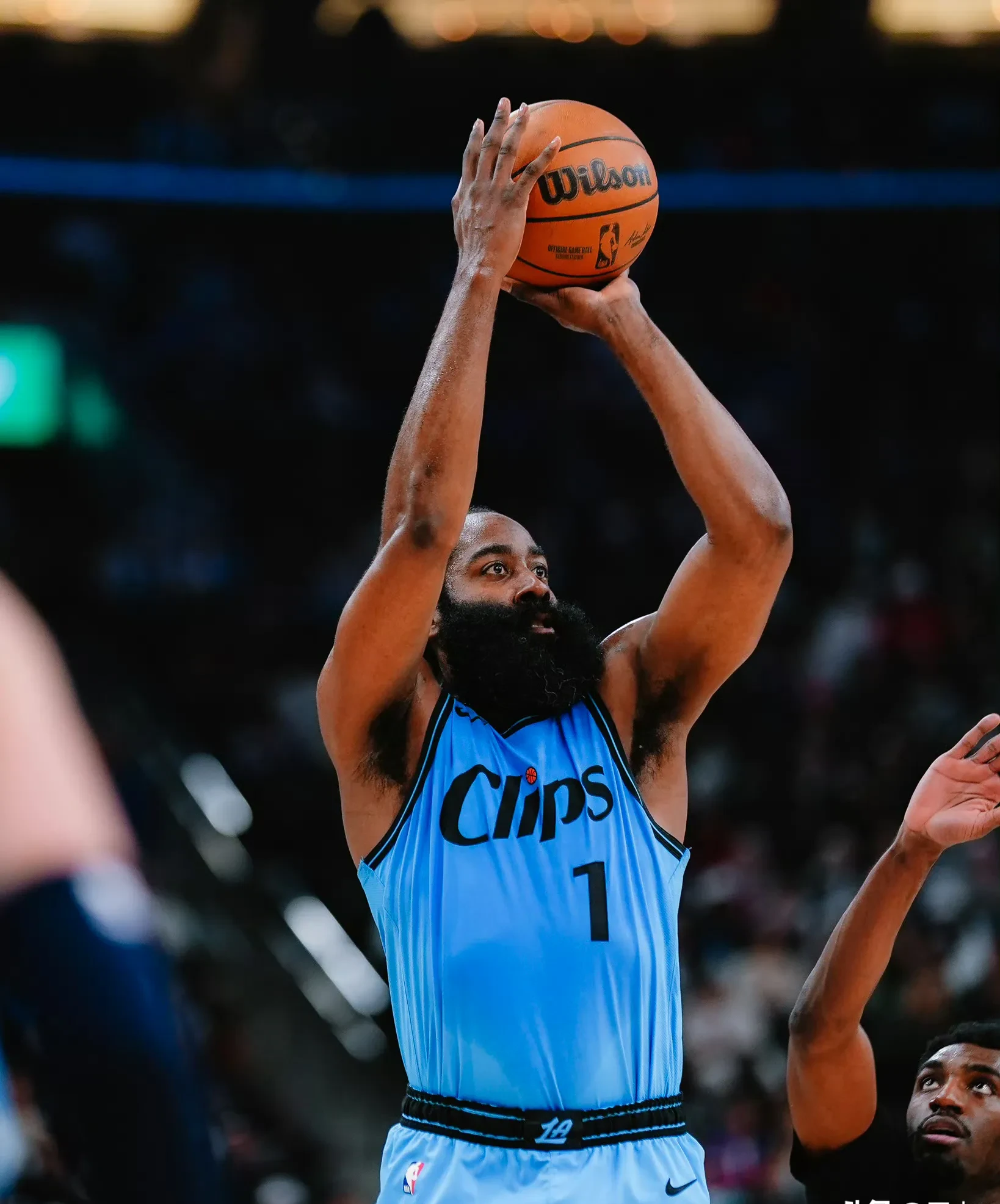 爱游戏娱乐平台哈登回归赛场，问鼎冠军首场状态亮眼，TL观众沸腾！的简单介绍