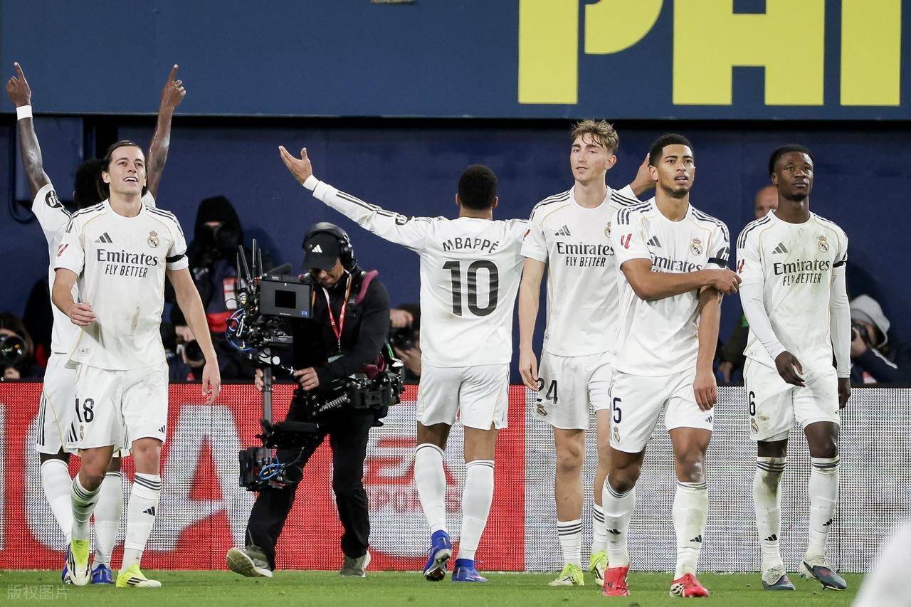 包含瓦伦西亚远射贴柱备战欧冠夏洛特黄蜂加时末段遗憾出局，东契奇在巴塞罗那比赛中精彩发挥瞬间刷屏的词条